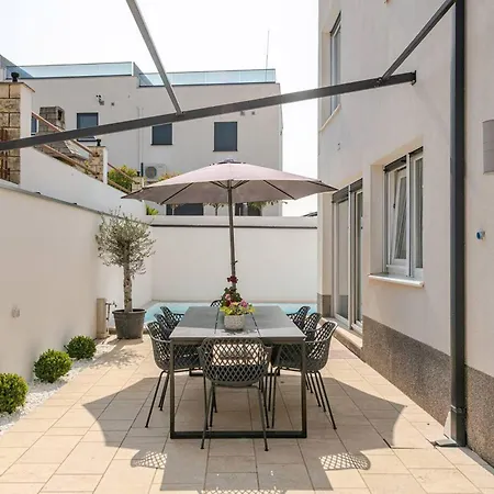 Rooftop Holiday home *